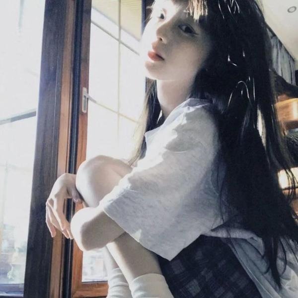 挥著翅膀的女孩
